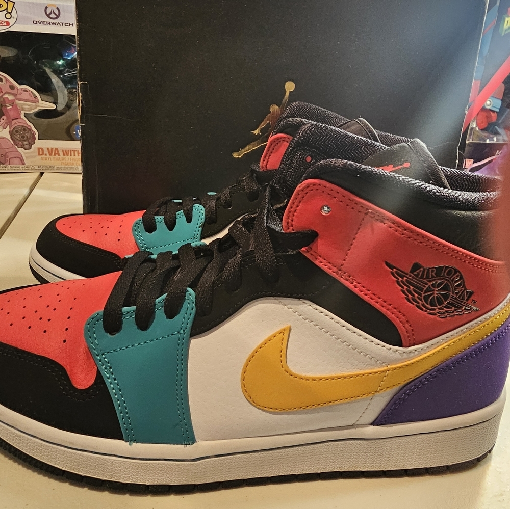 Jordan 1 MidBred Multi-Color - Picture 2 of 9